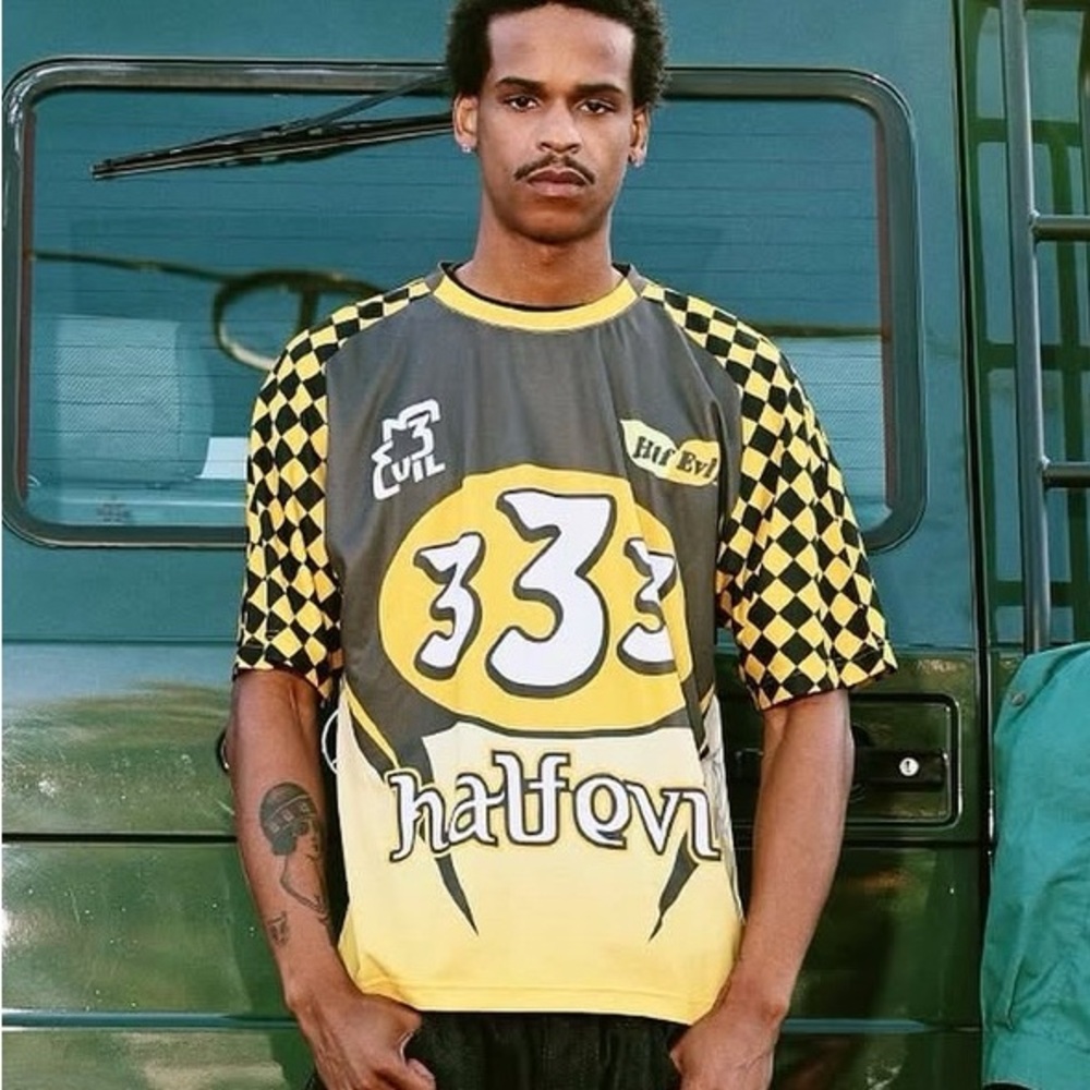 HALFEVIL JERSEY
- Black and Yellow